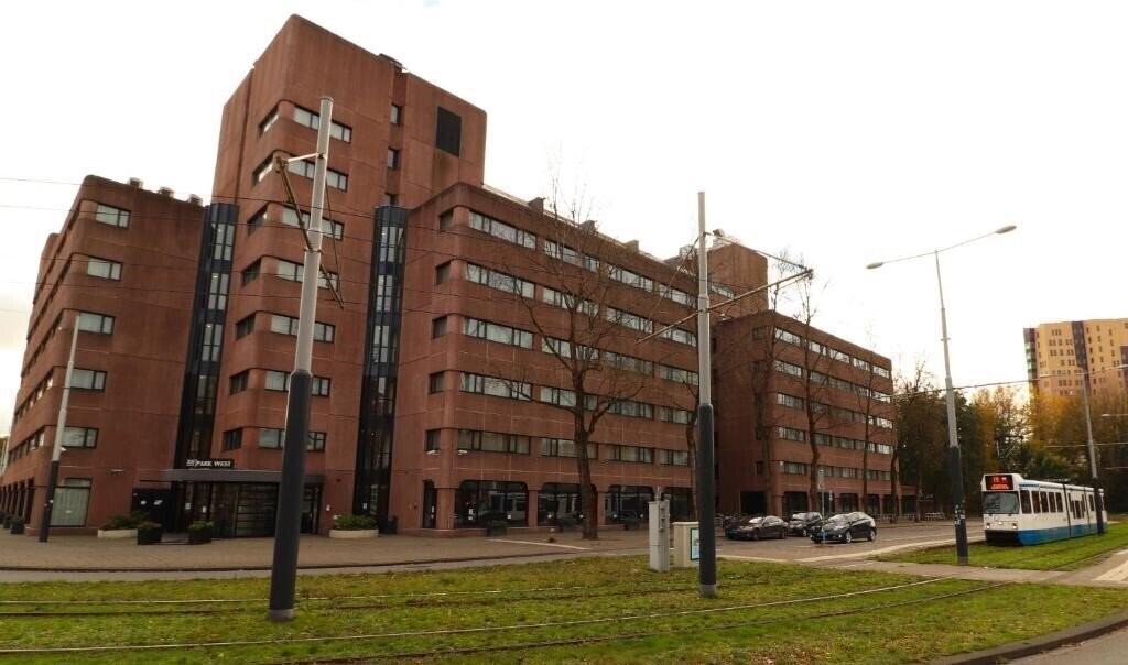 Отель Golden Tulip Amsterdam West 4*