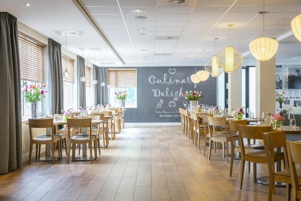 Imaginea Holiday Inn Express Amsterdam - Schiphol 3*