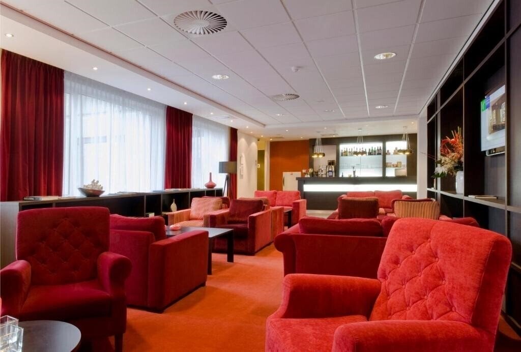 Imaginea Holiday Inn Express Amsterdam - Schiphol 3*