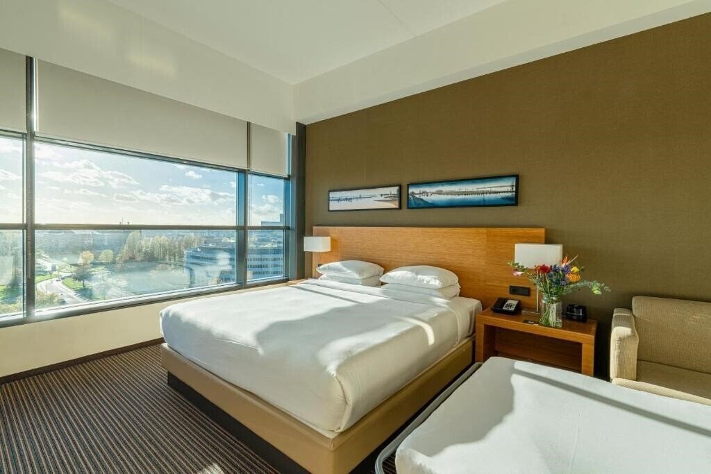 Imaginea Hyatt Place Amsterdam Airport 4*