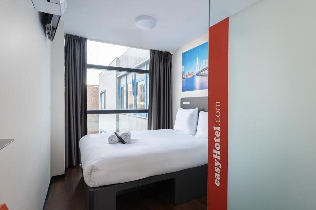 Отель Easyhotel Rotterdam City Centre 2*