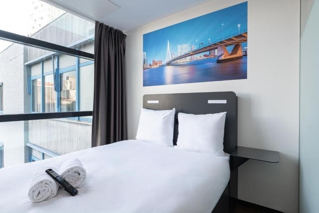 Фотография Easyhotel Rotterdam City Centre 2*