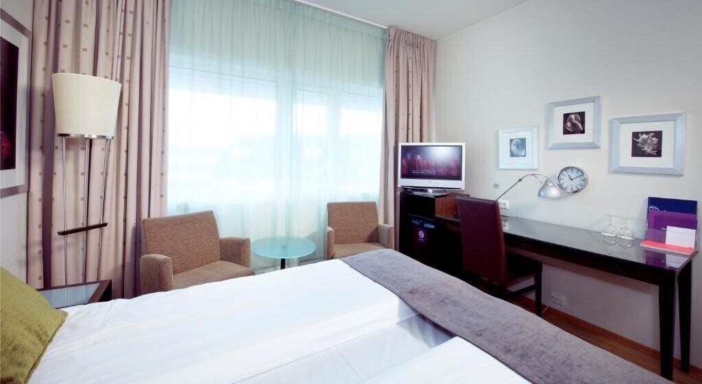 Imaginea Home Hotel Aurora (ex. Clarion Collection Aurora) 4*