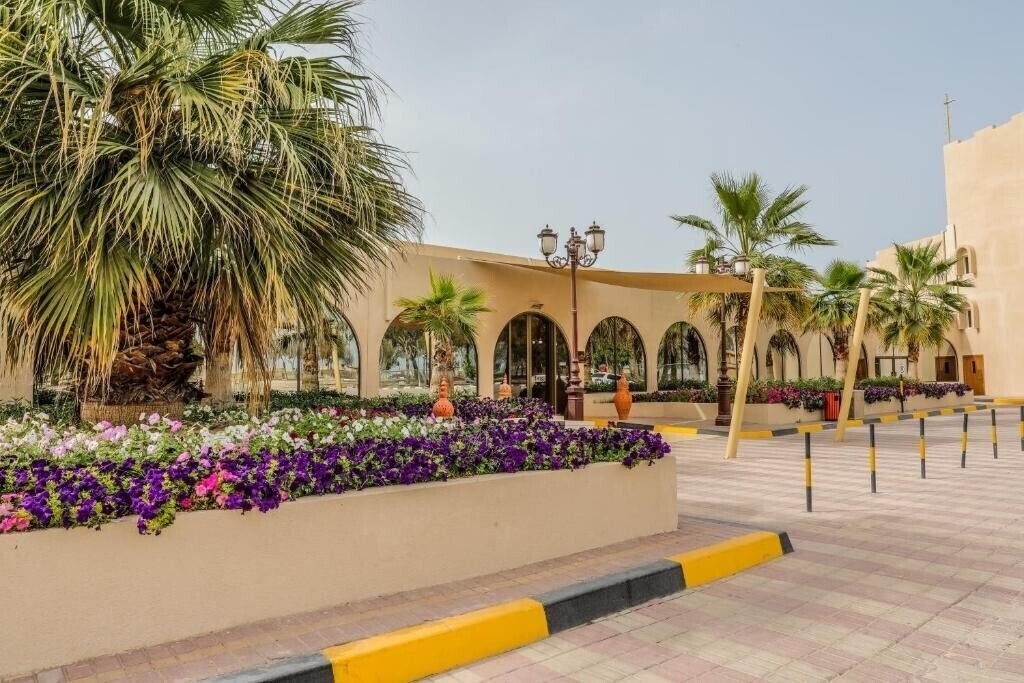 Imaginea Dhafra Beach Hotel 3*