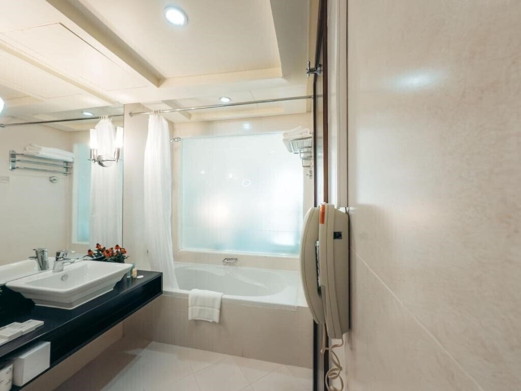 Fotografii Kingsgate Abu Dhabi 3*