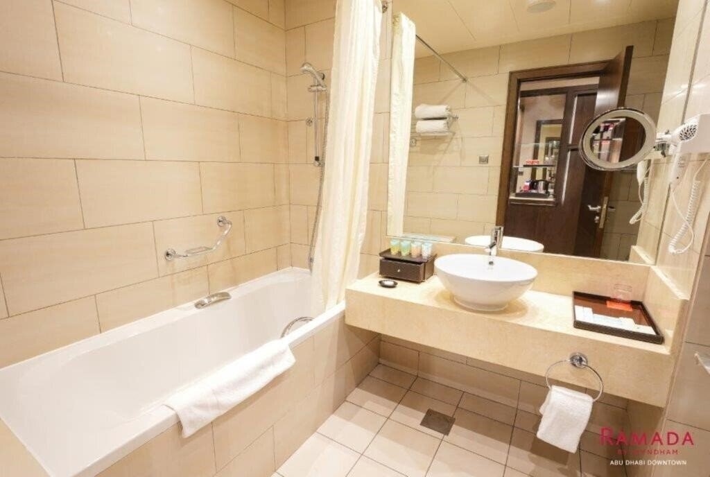 Фотография Ramada Downtown Abu Dhabi 4*