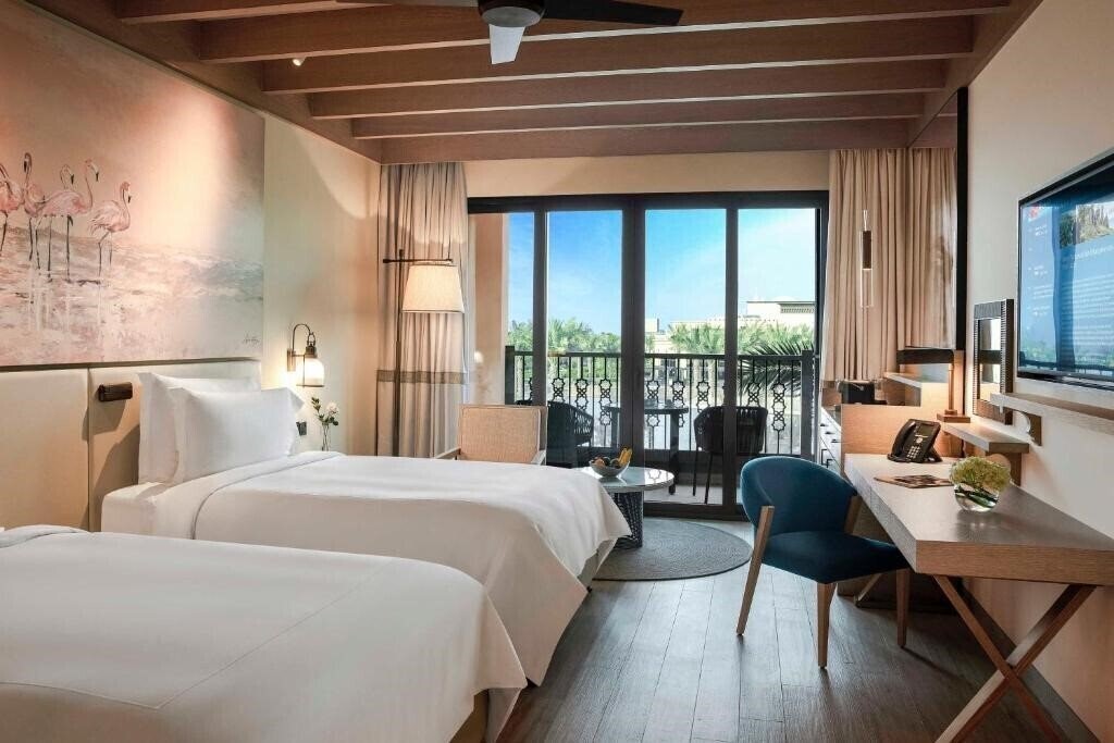 Imaginea Saadiyat Rotana Resort & Villas 5*