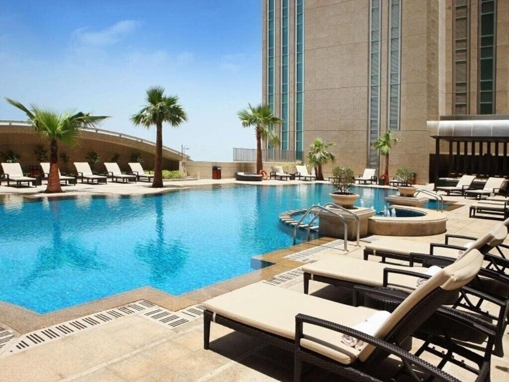Hotel Sofitel Abu Dhabi Corniche 5*