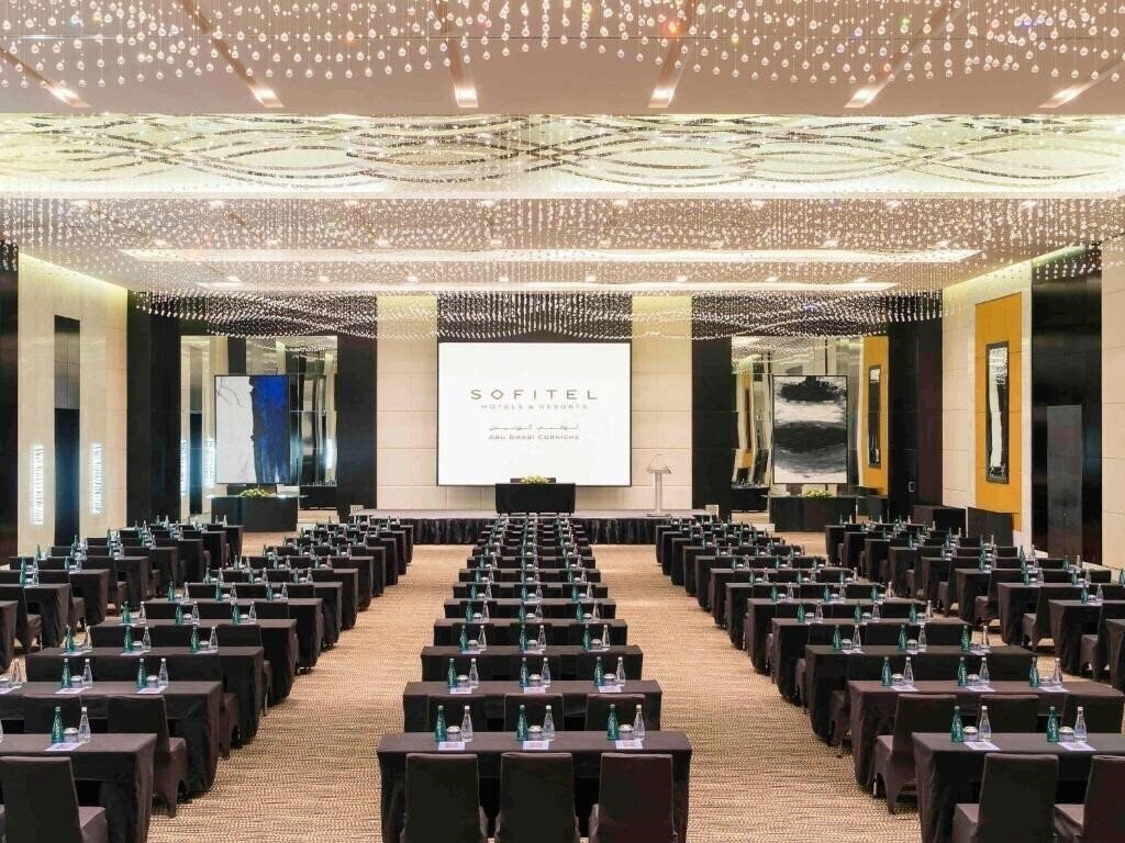 Imaginea Sofitel Abu Dhabi Corniche 5*