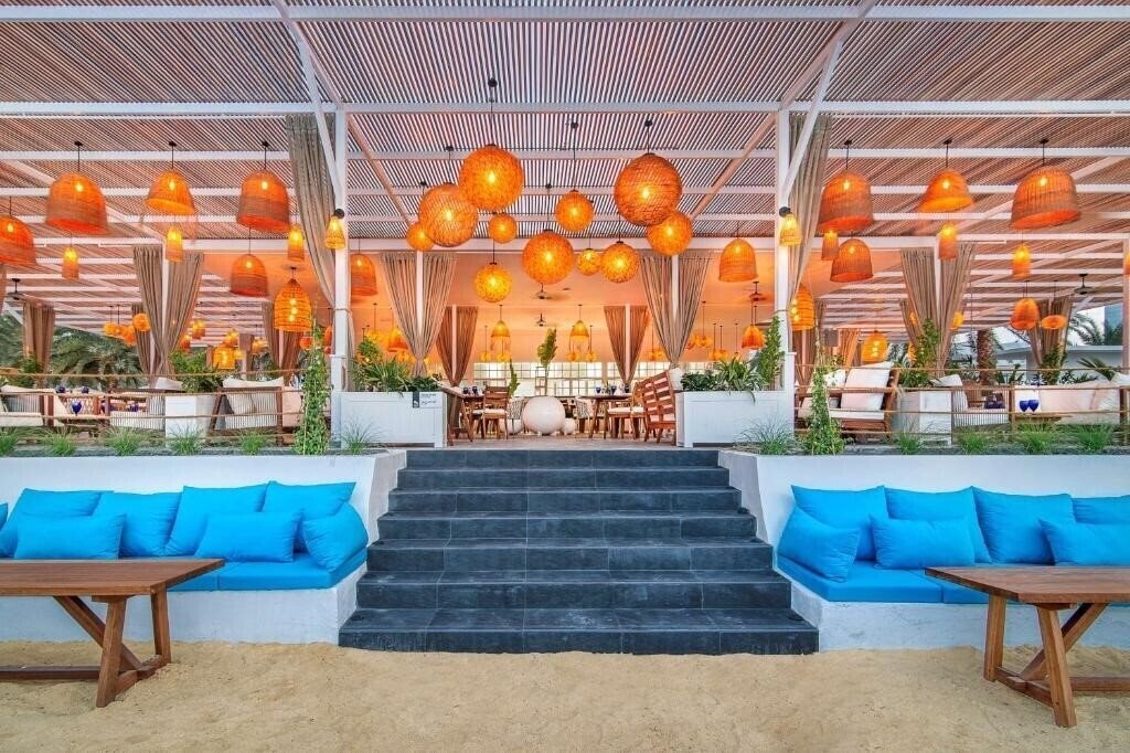 Imaginea Radisson Blu Hotel & Resorts Abu Dhabi Corniche (ex. Hilton Corniche Hotel Apartments) 5*