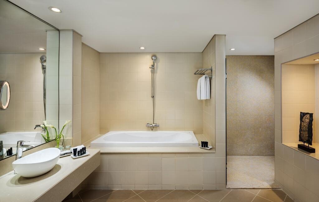 Imaginea Mafraq Hotel Abu Dhabi 4*
