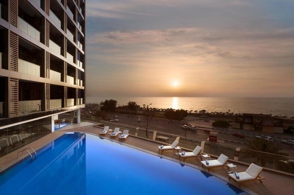 Hotel Wyndham Garden Ajman Corniche 4*