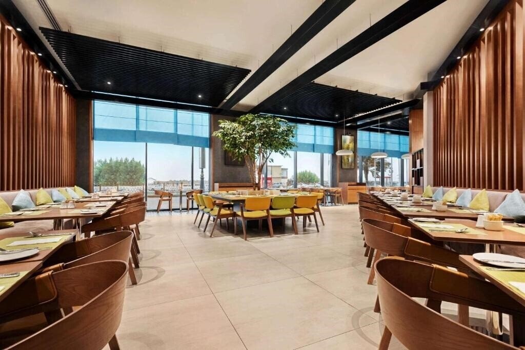 Imaginea Wyndham Garden Ajman Corniche 4*