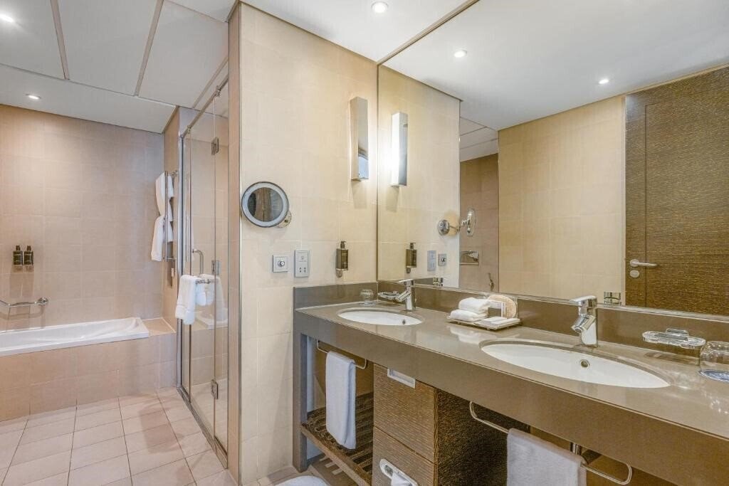 Imaginea Four Points by Sheraton Al Ain (ex. Hili Rayhaan by Rotana) 5*