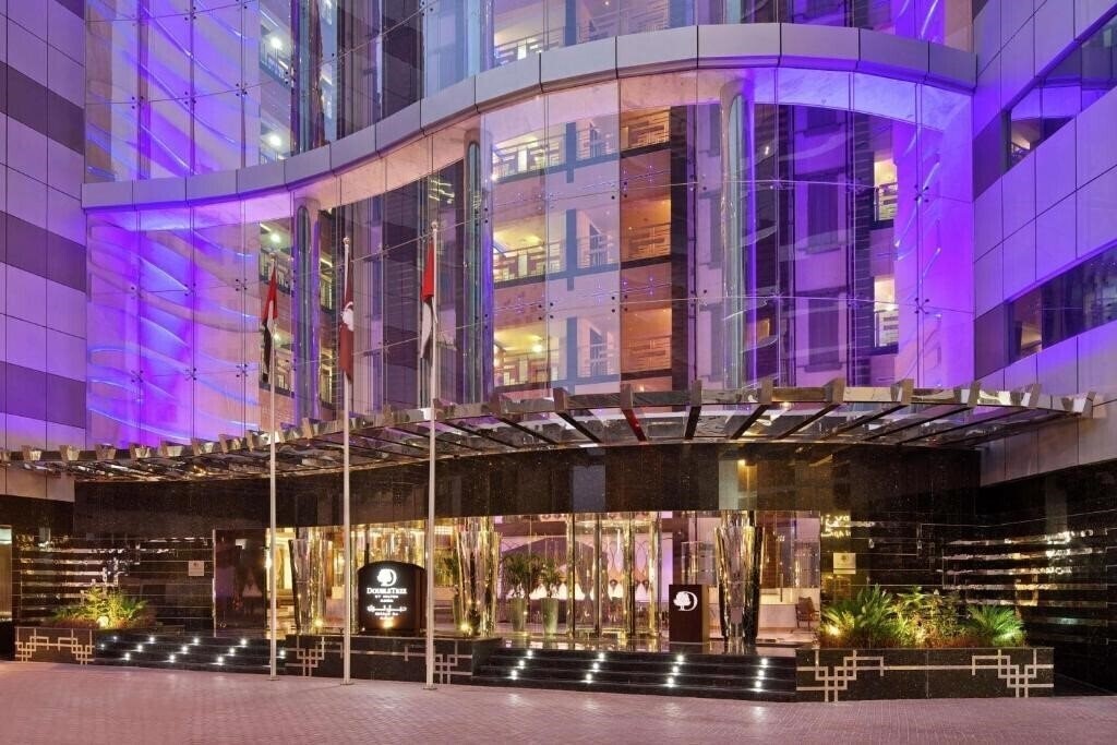Отель Doubletree By Hilton Al Barsha 4*