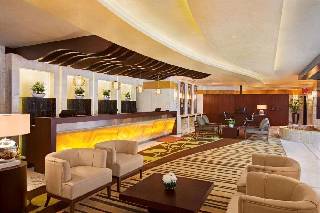 Imaginea Doubletree By Hilton Hotel & Residences Dubai Al Barsha 4*