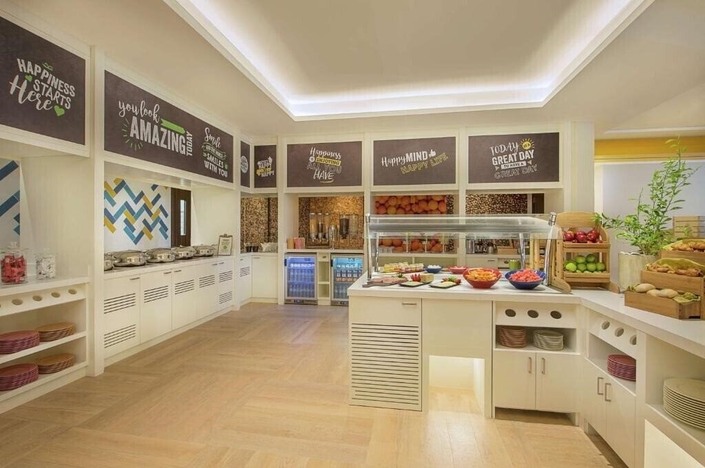 Imaginea Hampton By Hilton Dubai Airport 3*