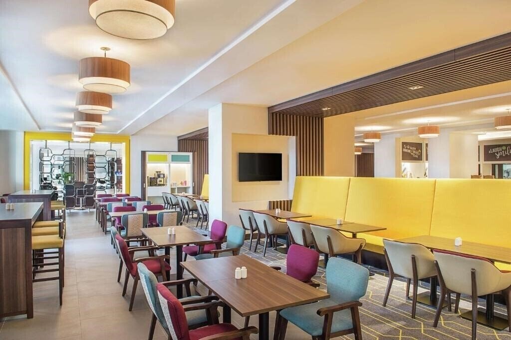 Imaginea Hampton By Hilton Dubai Airport 3*