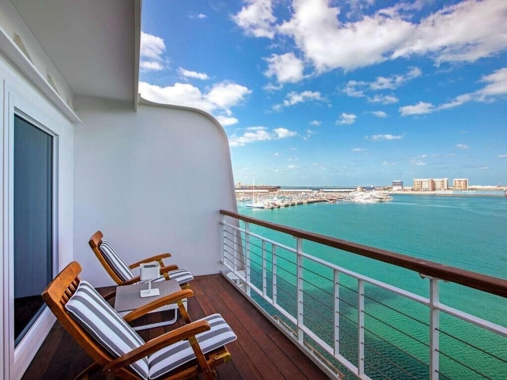 Imaginea Queen Elizabeth 2 4*