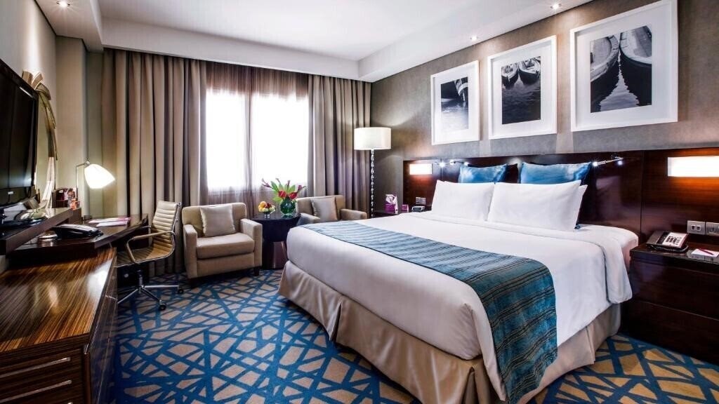 Imaginea Crowne Plaza Dubai Deira 5*