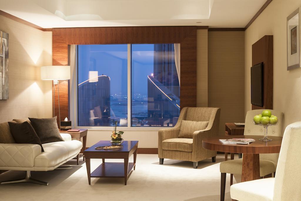 Imaginea Warwick Hotel 4*