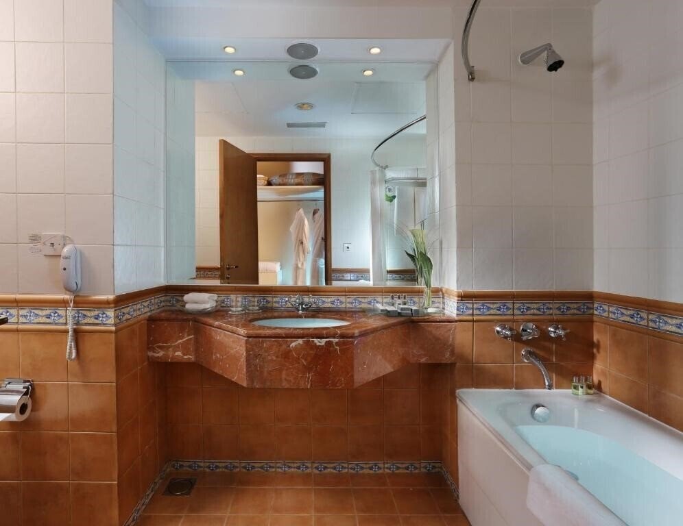 Фотография Millennium Airport Hotel Dubai 4*