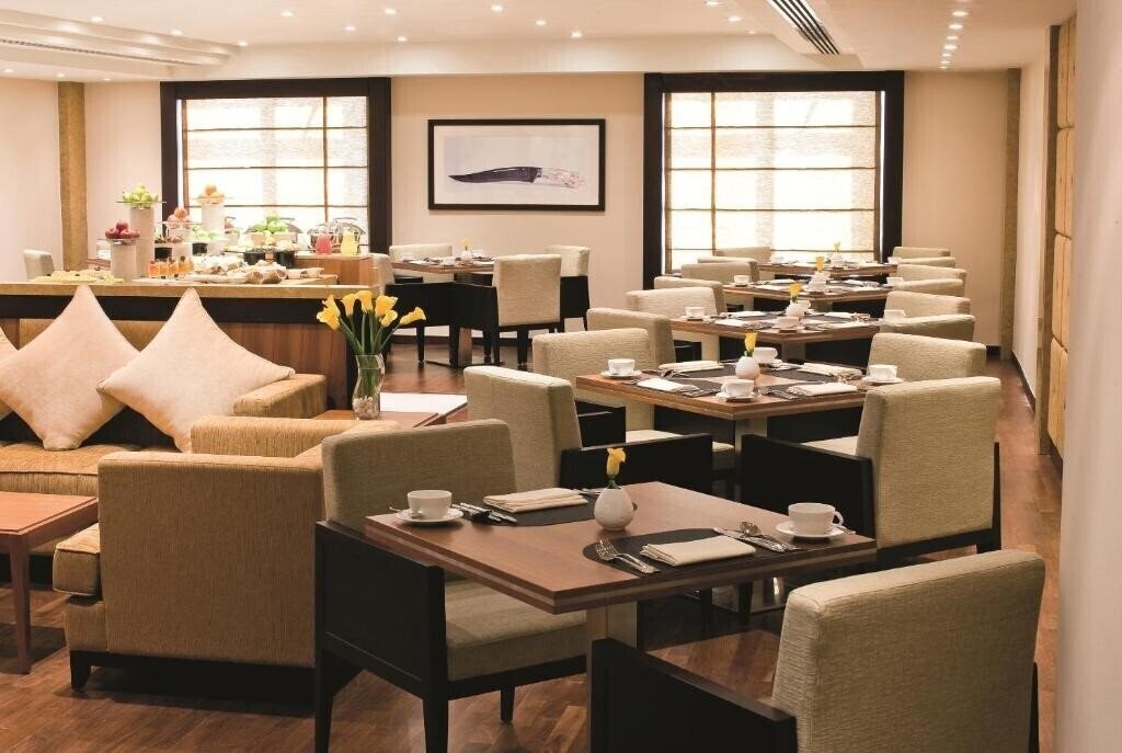 Imaginea Avani Deira Dubai (ex. Movnepick Hotel Deira) 5*