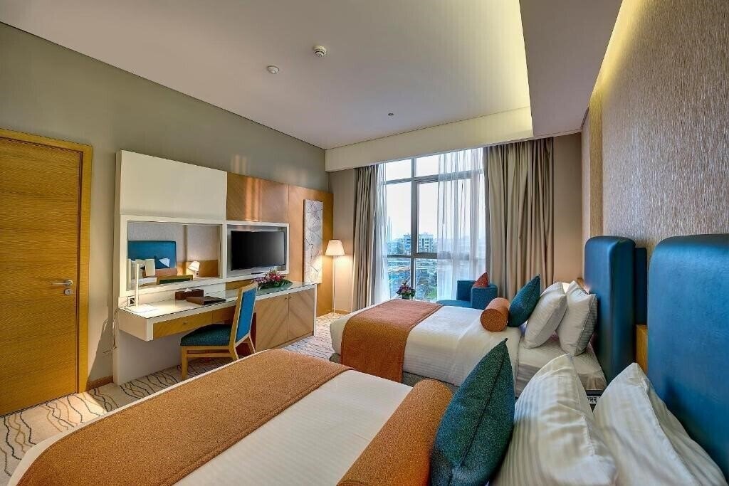 Отель Royal Continental Hotel (ex. Ramada Continental) 4*