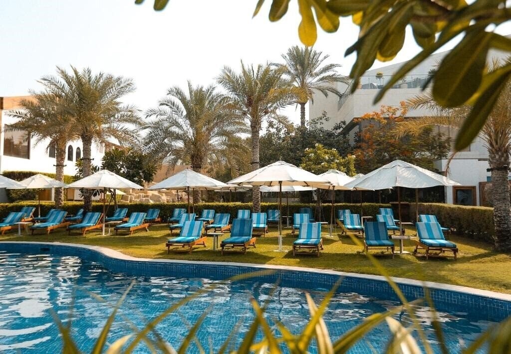 Imaginea Dubai Marine Beach Resort & SPA 5*