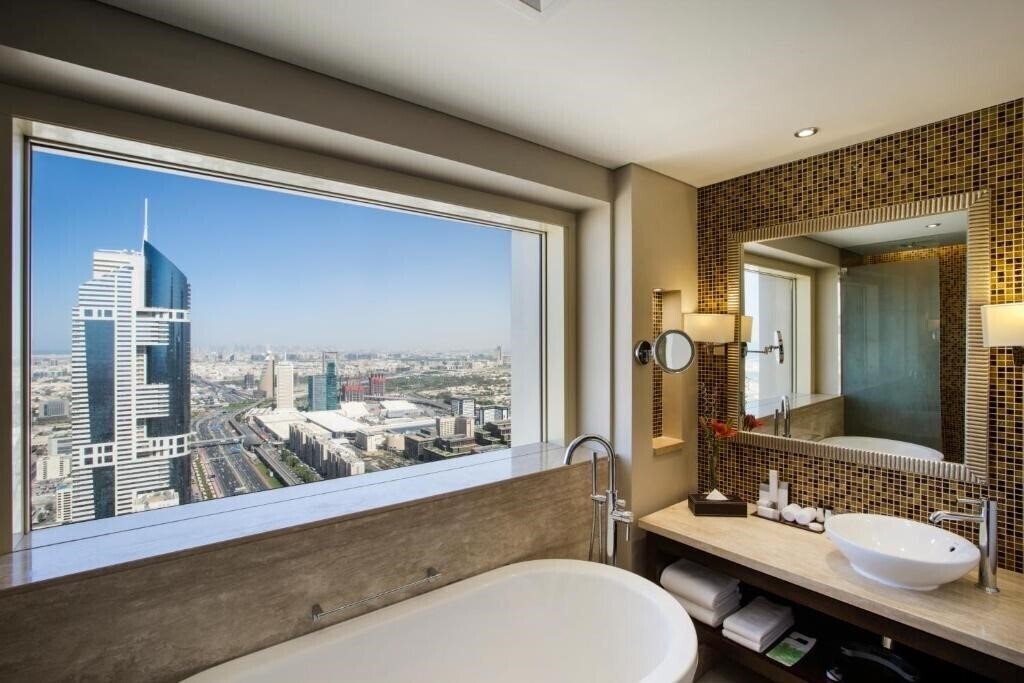 Imaginea Millennium Plaza Downtown Dubai (ex. Crowne Plaza Dubai Sheikh Zayed) 5*