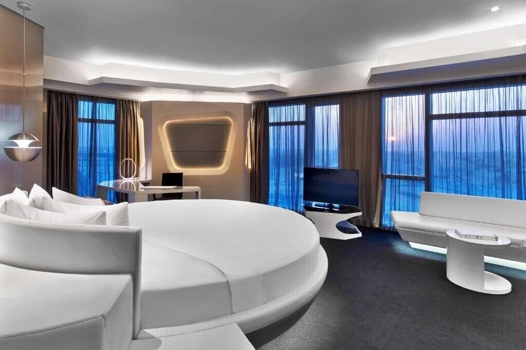 Фото V Hotel Dubai, Curio Collection By Hilton 5*