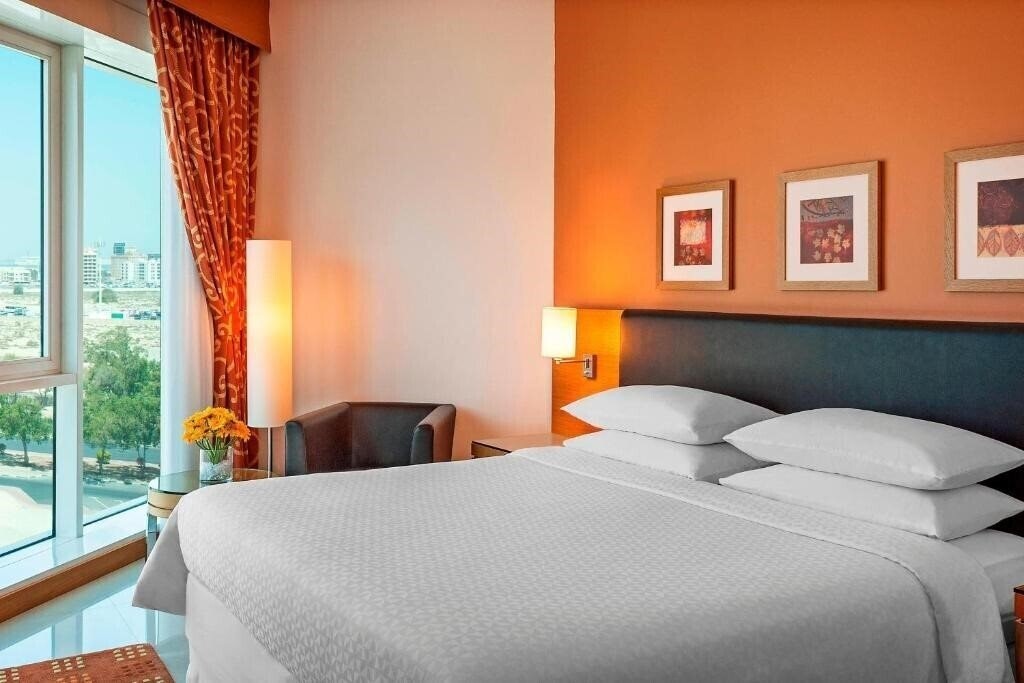 Fotografie Four Points by Sheraton Bur Dubai (ex. Four Points By Sheraton Downtown Dubai) 4*