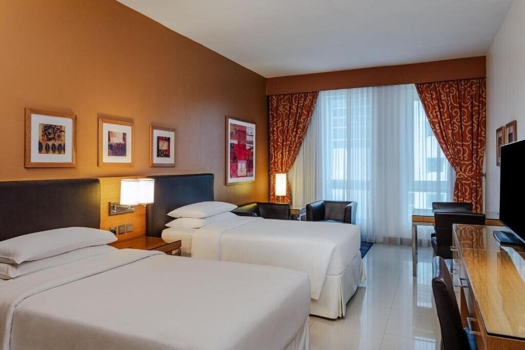 Imaginea Four Points by Sheraton Bur Dubai (ex. Four Points By Sheraton Downtown Dubai) 4*