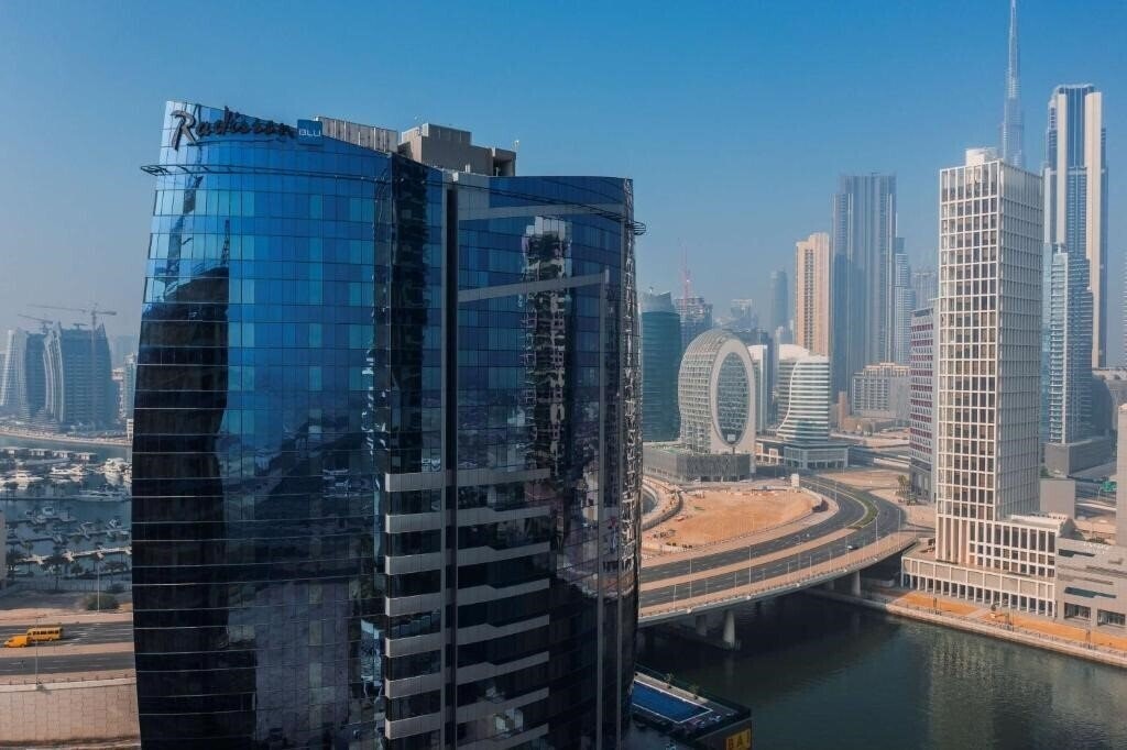 Imaginea Radisson Blu Hotel, Dubai Canal View 5*