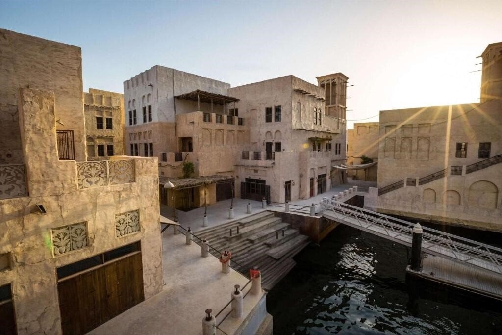 Отель Al Seef Heritage Hotel, Curio Collection by Hilton 4*