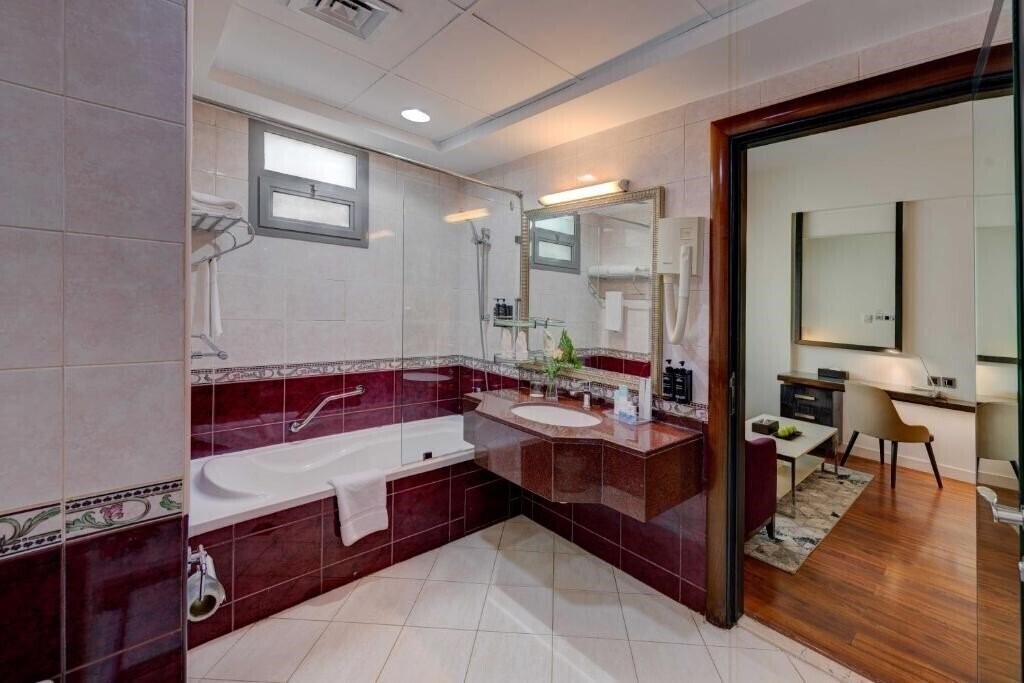 Fotografie Howard Johnson Plaza by Wyndham Dubai Deira (ex. Lotus Retreat Hotel, Howard Johnson Plaza by Wyndham) 4*