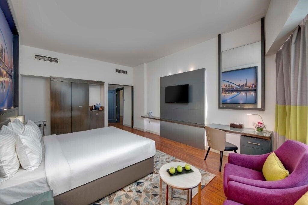 Imaginea Howard Johnson Plaza by Wyndham Dubai Deira (ex. Lotus Retreat Hotel, Howard Johnson Plaza by Wyndham) 4*