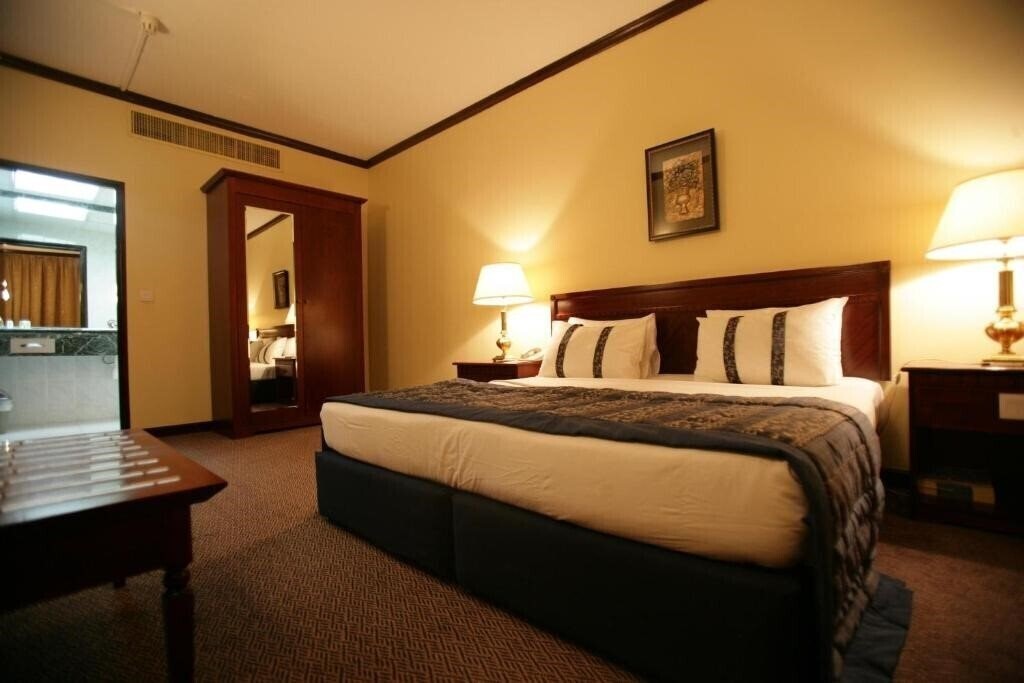 Отель J5 Hotels Bur Dubai 3*