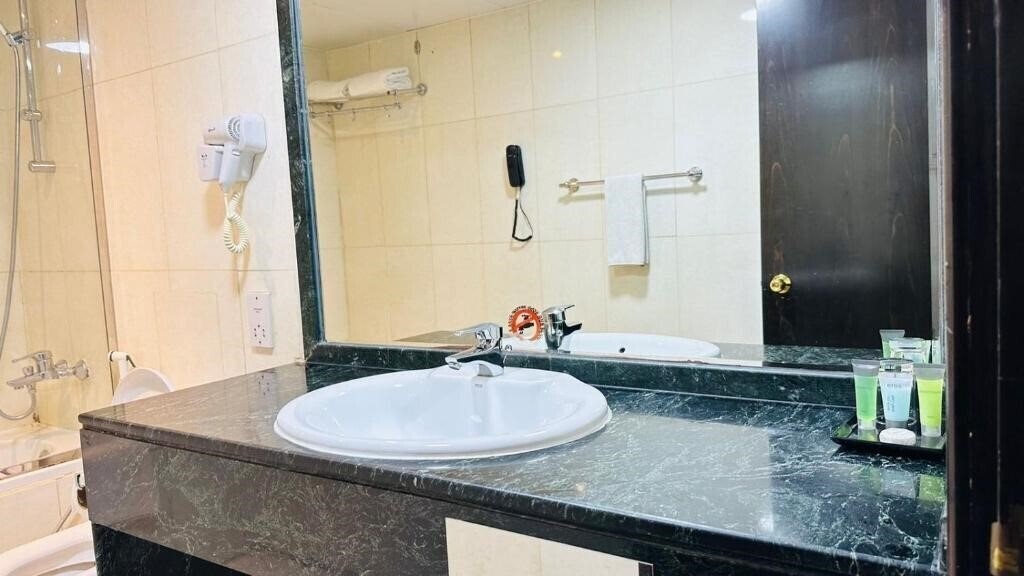 Фото J5 Hotels Bur Dubai 3*