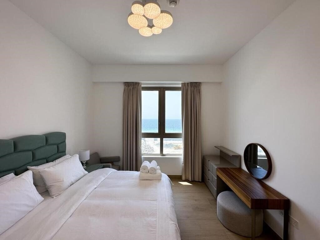 Fotografie 1BR with Canal View In Jumeirah 4*