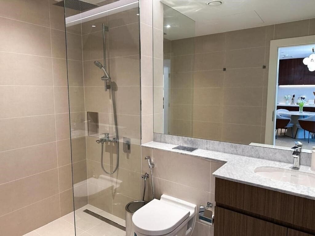 Imaginea 1BR with Canal View In Jumeirah 4*