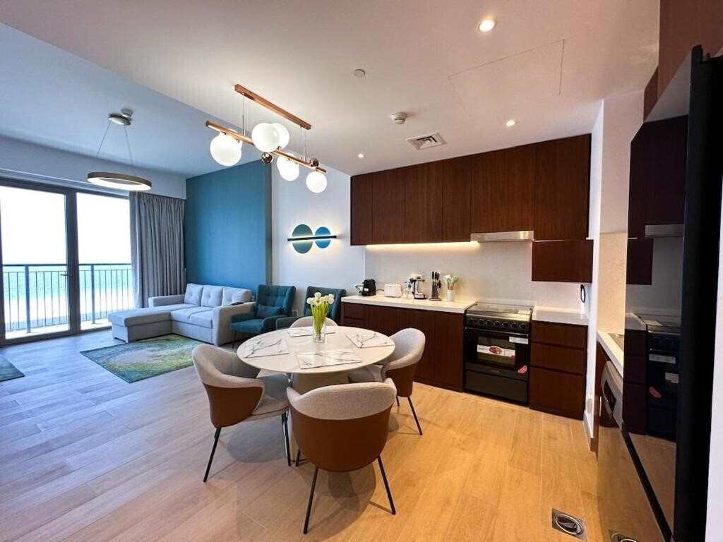 Imaginea 1BR with Canal View In Jumeirah 4*