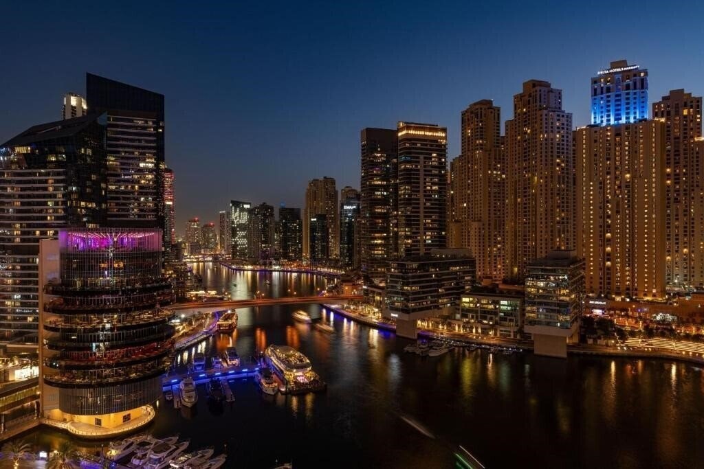 Отель Ramada Plaza Jumeirah Beach Residence 4*
