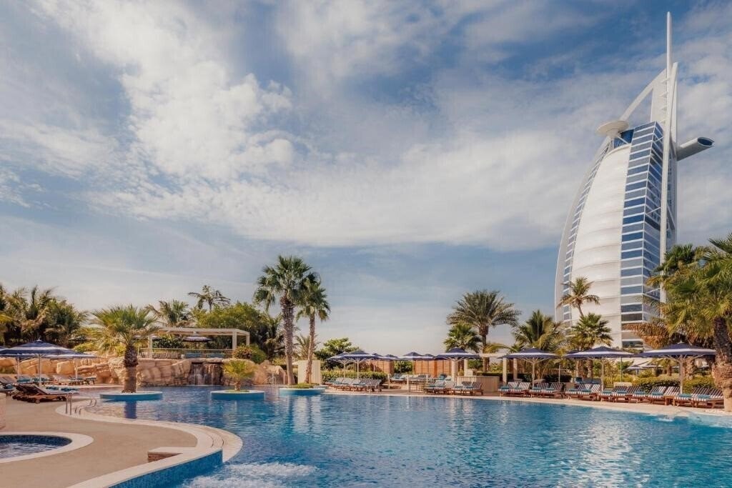Imaginea Jumeirah Beach Hotel (ex. Beach Hotel, Jumeirah Beach Hotel & Beit Al Bahar Villas) 5*