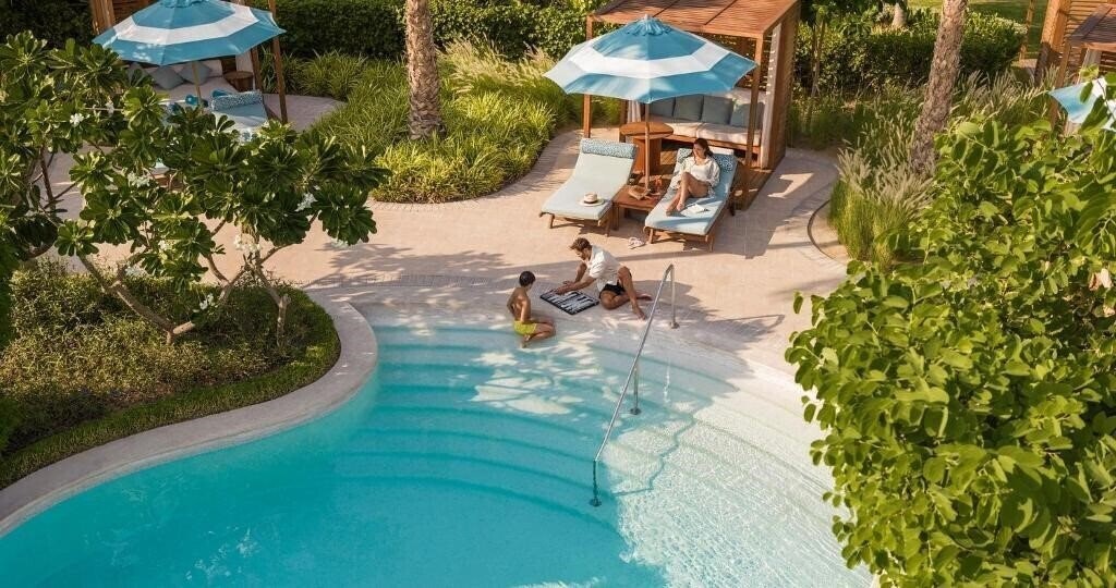 Imaginea Jumeirah Beach Hotel (ex. Beach Hotel, Jumeirah Beach Hotel & Beit Al Bahar Villas) 5*