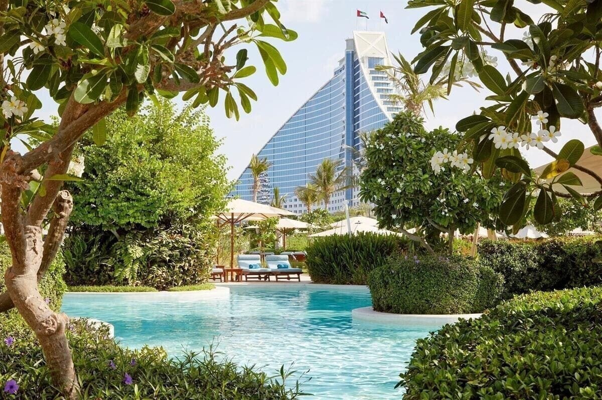 Фотография Jumeirah Beach Hotel (ex. Beach Hotel, Jumeirah Beach Hotel & Beit Al Bahar Villas) 5*