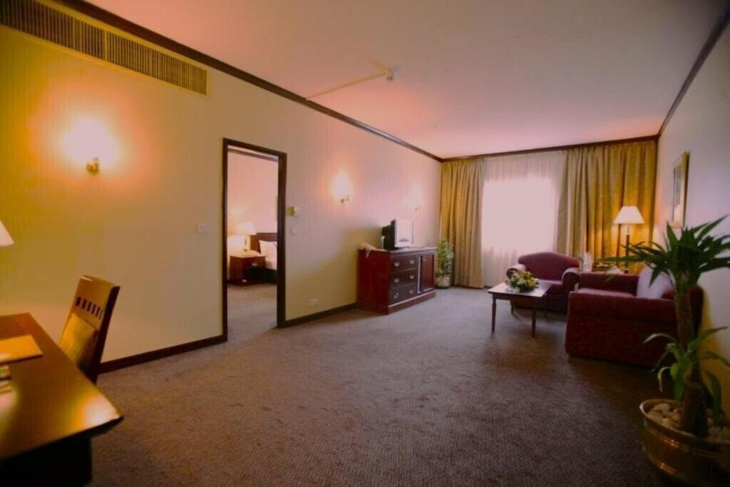 Отель The Imperial Suites Hotel 3*