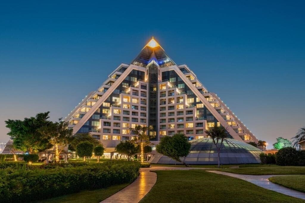 Hotel Raffles Dubai 5*