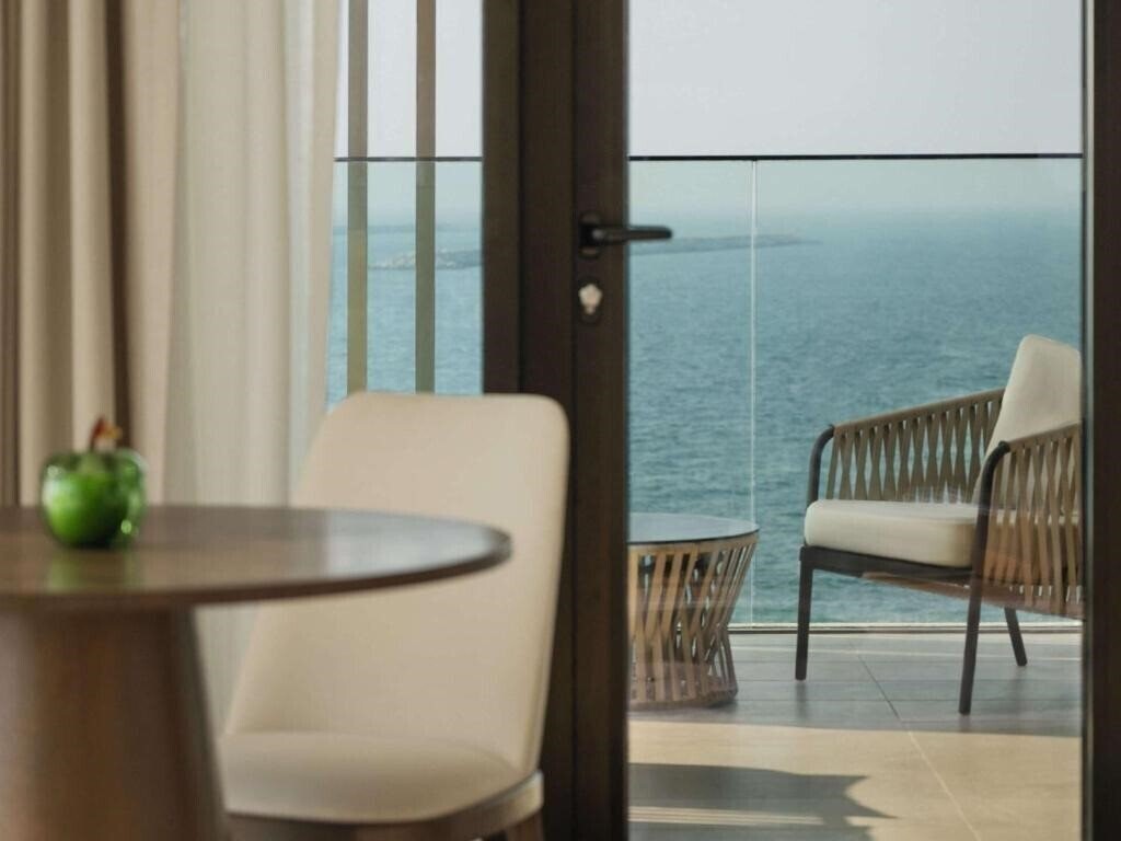 Imaginea The Residences At Caesars Palace Bluewaters Dubai (ex. Caesars Palace Bluewaters Dubai ) 5*