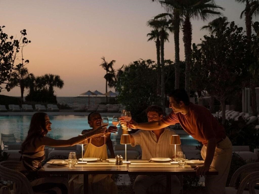 Imaginea The Residences At Caesars Palace Bluewaters Dubai (ex. Caesars Palace Bluewaters Dubai ) 5*